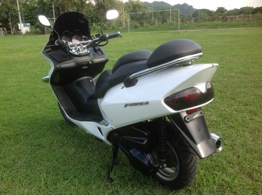 Honda  Forza  250cc ABS  (www.bascooterclub.com)