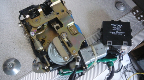 ชุดประตู ดูดรถตู้  ตัวนี้เป็นตัวเสียงเบา ถอดมา D4D