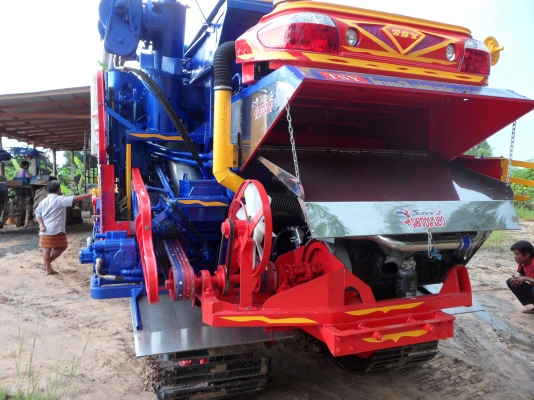 รถเกี่ยวข้าว TSY MJP-10  195HP เทอร์โบ + 10 ล้อ รถพ่วงอีซูซุไปข้างหน้า L195