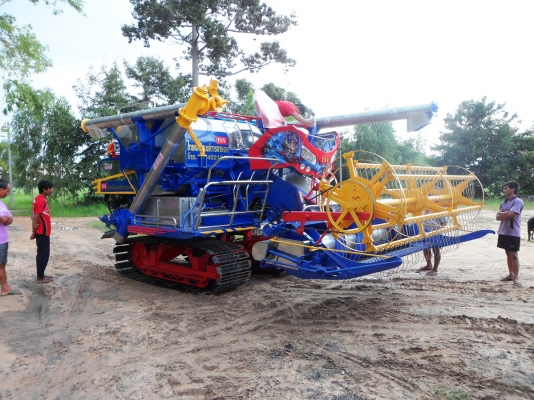รถเกี่ยวข้าว TSY MJP-10  195HP เทอร์โบ + 10 ล้อ รถพ่วงอีซูซุไปข้างหน้า L195