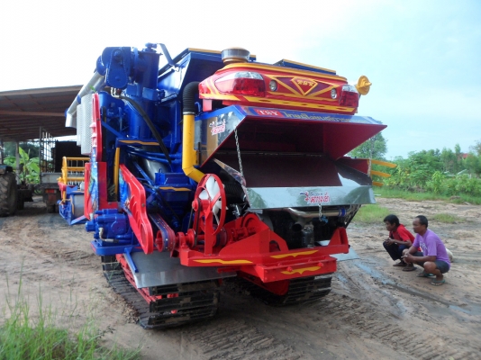 รถเกี่ยวข้าว TSY MJP-10  195HP เทอร์โบ + 10 ล้อ รถพ่วงอีซูซุไปข้างหน้า L195