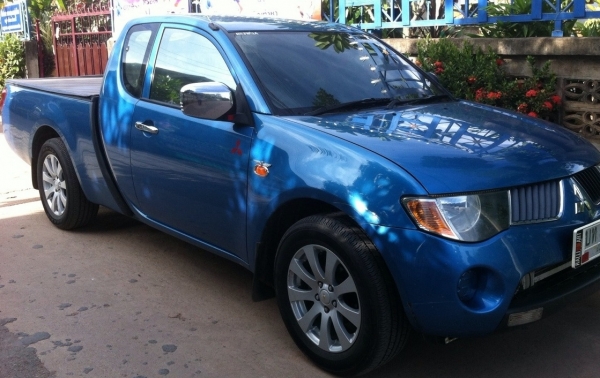 MITSUBISHI TRITON MEGACAB GLX 2.5 MT ปี 48 รถบ้านสวยจัดทั้งคัน สีสันรถบางๆเดิมๆ ชุดแต่งครบพร้อม ล้อแม็กขอบ 17 ลายสวย เครื่องแห้งแรงดีไม่มีเยิ้ม ภายในเก๋งสวยหรู CD ABS แอร์ พ.เพาเวอร์ ก.ไฟฟ้า กระจกมองข้างแบบโครเมี่ยมปรับไฟฟ้า กระบะปูพื้นยางลายเนอร์ ช่วงล่า