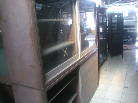 ตู้เหล็ก  ลัคกี้  หนารุ่นเก่า  แข็งแรง   ล่างทึบ    บนกระจก  3200**