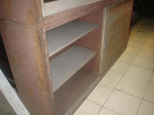 ตู้เหล็ก  ลัคกี้  หนารุ่นเก่า  แข็งแรง   ล่างทึบ    บนกระจก  3200**