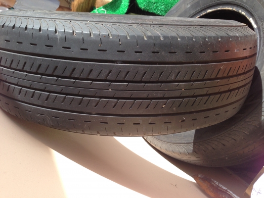 ต้องการขายยาง bridgstone 215/70R15 ปียาง 3411