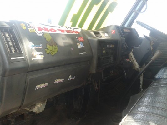 ขาย 6 ล้อ  ISUZU NKR 110 ขายจัดแน้นซ์ให้ลูกค้า จ.สุรินทร์แล้ว. ขอบคุณครับ......