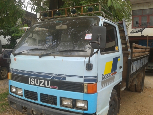 ขาย 6 ล้อ  ISUZU NKR 110 ขายจัดแน้นซ์ให้ลูกค้า จ.สุรินทร์แล้ว. ขอบคุณครับ......