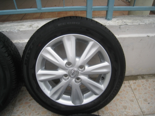 ขายล้อแม็ก Toyota yaris 15"x5.5" et 45 4รู100 +ยางปี4712  (081-3747940)