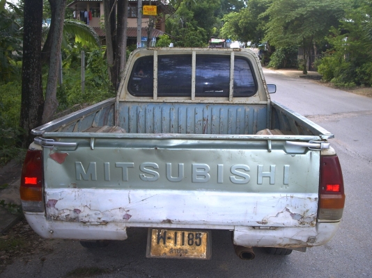 Mitsubishi L200 เฉินหลงเบนซิน 4ขอ ปี 1982 Mitsubishi L200 เฉินหลงเบนซิน 4ขอ ปี 1982