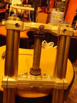 ขายชุดหน้าUSDของDACATI M900พร้อมแผงคอ