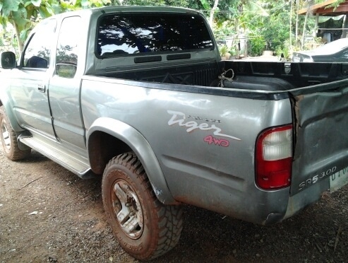 TOYOTA HILUX TIGER EXTRACAB SR5 3.0 MT 4WD ปี 42 รถสภาพเดิมๆไม่เคยมีอุบัติเหตุหนัก ตัองเก็บสีบ้างเล็กน้อย เครื่องแห้งแรงดี ภายในเก๋งคอนโซลสวยครบ แอร์เย็น พวงมาลัยเพาเวอร์ กระจกไฟฟ้า ระบบขับเคลื่อนสี่ล้อสภาพดีพร้อมทำงานได้เลย ช่วงล่างแน่นยางสภาพดี 70\% พร้อ
