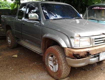 TOYOTA HILUX TIGER EXTRACAB SR5 3.0 MT 4WD ปี 42 รถสภาพเดิมๆไม่เคยมีอุบัติเหตุหนัก ตัองเก็บสีบ้างเล็กน้อย เครื่องแห้งแรงดี ภายในเก๋งคอนโซลสวยครบ แอร์เย็น พวงมาลัยเพาเวอร์ กระจกไฟฟ้า ระบบขับเคลื่อนสี่ล้อสภาพดีพร้อมทำงานได้เลย ช่วงล่างแน่นยางสภาพดี 70\% พร้อ