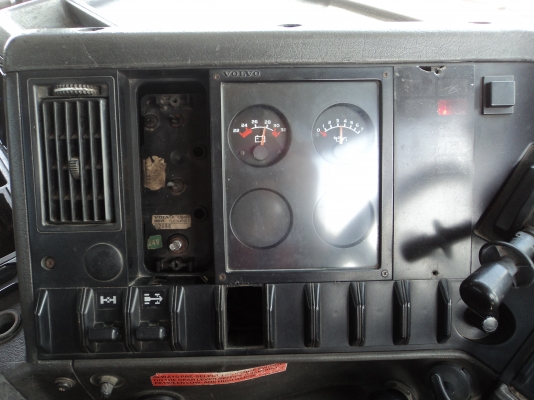 ขายด่วน รถหัวลาก VOLVO FL7 260 HP ขายด่วน รถหัวลาก VOLVO FL7 260 HP