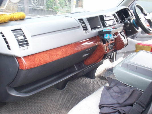 รถตู้โตโยต้าคอมมูเตอร์ ปี2007จัดไฟแนนซ์เต็ม ไม่ต้องดาวน์ก็ได้ สีบรอนเงิน แต่งVIP TV DVD แอร์ไมโครบัส ประกันชั้น1 สีเดิม เครื่อง2JZ LPGระบบหัวฉีด ถังโดนัท70ลิตร