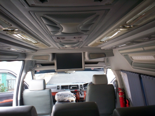 รถตู้โตโยต้าคอมมูเตอร์ ปี2007จัดไฟแนนซ์เต็ม ไม่ต้องดาวน์ก็ได้ สีบรอนเงิน แต่งVIP TV DVD แอร์ไมโครบัส ประกันชั้น1 สีเดิม เครื่อง2JZ LPGระบบหัวฉีด ถังโดนัท70ลิตร