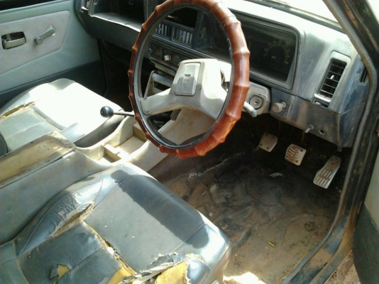 ISUZU KB 2500 CAB รถสวยสภาพดีพร้อมใช้งานได้เลนครับ รถเครื่องแห้งแรงดีไม่มีเยิ้ม ภายในเก๋งคอนโซลสวยครบพร้อม กระบะไม่ผุ ช่วงล่างคัชซีไม่มีดาม ยางสภาพดี 4 เส้นประมาณ 70\% พร้อมใ