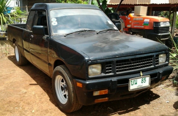 ISUZU KB 2500 CAB รถสวยสภาพดีพร้อมใช้งานได้เลนครับ รถเครื่องแห้งแรงดีไม่มีเยิ้ม ภายในเก๋งคอนโซลสวยครบพร้อม กระบะไม่ผุ ช่วงล่างคัชซีไม่มีดาม ยางสภาพดี 4 เส้นประมาณ 70\% พร้อมใ