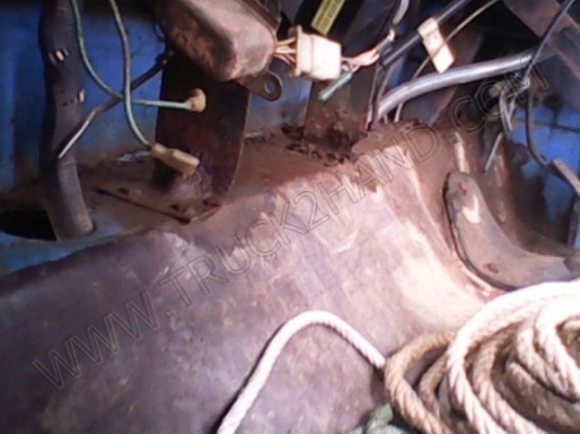 รถบรรทุก 6 ล้อ ยี่ห้อ ISUZU 100 แรงม้า