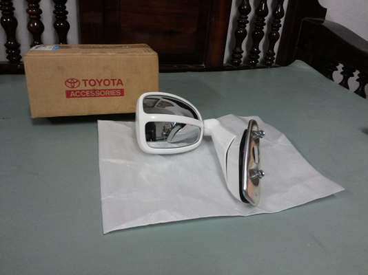 ขายกระจกหน้ากระโปร่งรถโตโยต้าแท้ๆ ขายกระจกหน้ากระโปร่งรถโตโยต้าแท้ๆ