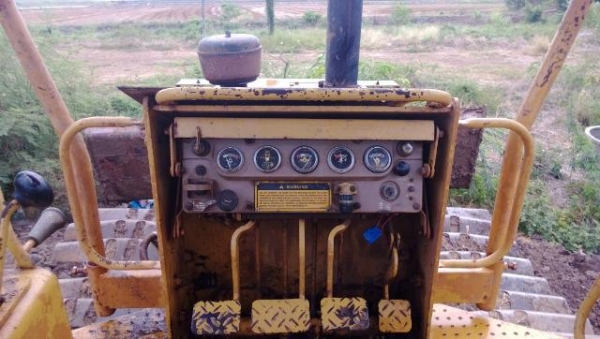 ขายด่วน รถแทรคเตอร์ตีนตะขาบ  CAT D3C LPG เก่าในสภาพพร้อมใช้งาน  เครื่องดี ช่วงล่างสวยจ้า