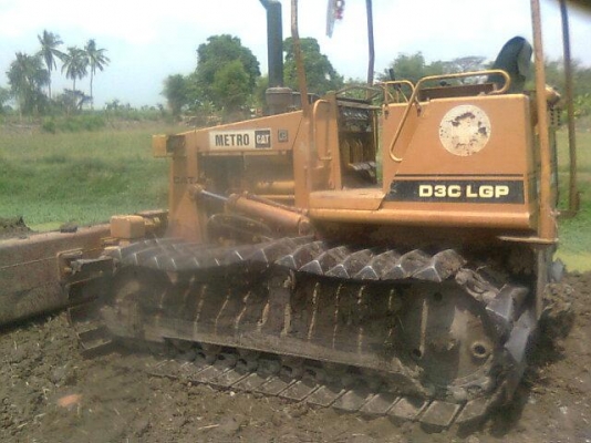 ขายด่วน รถแทรคเตอร์ตีนตะขาบ  CAT D3C LPG เก่าในสภาพพร้อมใช้งาน  เครื่องดี ช่วงล่างสวยจ้า