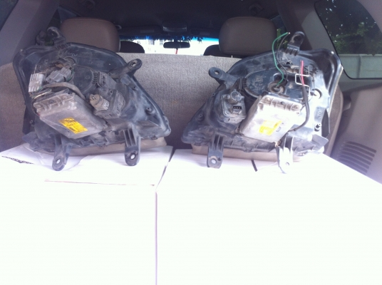 ขายไฟหน้า D-MAX XENON ปี 05-06 ของแท้