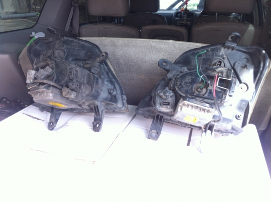 ขายไฟหน้า D-MAX XENON ปี 05-06 ของแท้