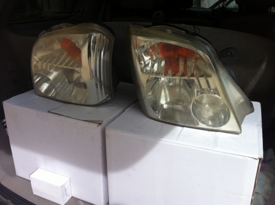 ขายไฟหน้า D-MAX XENON ปี 05-06 ของแท้