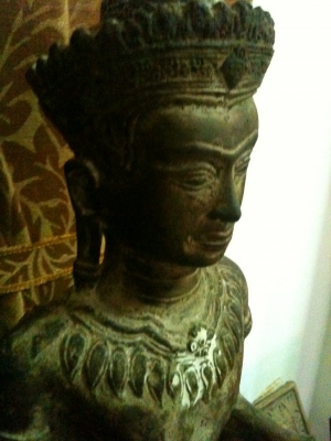 ให้เช่าพระพุทธรูปโบราณของมรดกตกทอด ศิลปะลพบุรีหรือเมืองละโว้  ปางประทานพร สภาพสวยมาก สมบูรณ์ ได้เท่าไหร่ก้อว่ามาครับ ยินดีให้เสนอครับ คุยกันได้  ขนาดความสูง รวมฐาน 23&quot; ความกว้างช่วงมือ 7&quot;