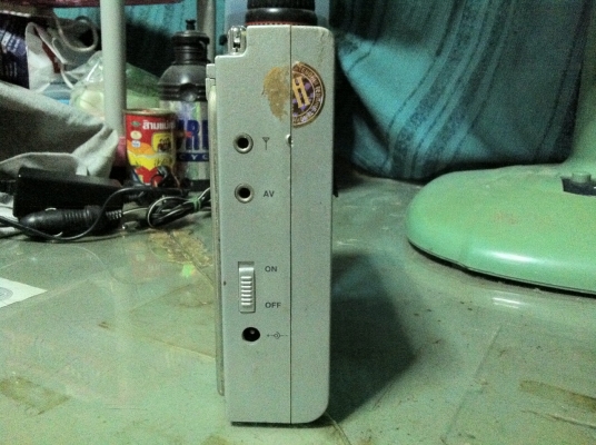 ขาย จอ LCD 5 นิ้ว จอสี ต่อ AV ได้ ต่อเป็นจอดูหนังในรถได้ ดูทีวีได้  มีเสาอากาศในตัว ต่อเสาอากาศภายนอกได้ มีสำโพงในตัว มีช่องเสียบหูฟัง ต่อสัญญาณเสียงออกภายนอกได้ ใช้ได้ทั้งไฟบ้านและไฟรถยนต์ พร้อมส่ง ราคาต่อรองได้ สามพราน นครปฐม