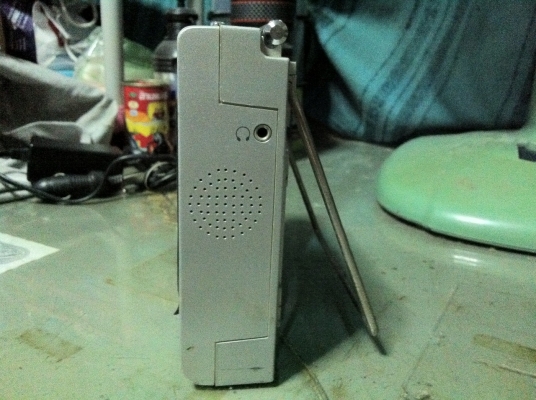 ขาย จอ LCD 5 นิ้ว จอสี ต่อ AV ได้ ต่อเป็นจอดูหนังในรถได้ ดูทีวีได้  มีเสาอากาศในตัว ต่อเสาอากาศภายนอกได้ มีสำโพงในตัว มีช่องเสียบหูฟัง ต่อสัญญาณเสียงออกภายนอกได้ ใช้ได้ทั้งไฟบ้านและไฟรถยนต์ พร้อมส่ง ราคาต่อรองได้ สามพราน นครปฐม