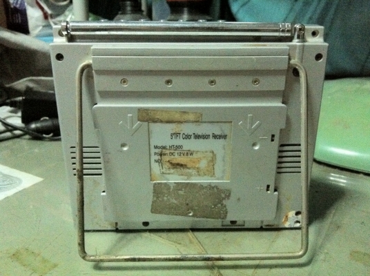 ขาย จอ LCD 5 นิ้ว จอสี ต่อ AV ได้ ต่อเป็นจอดูหนังในรถได้ ดูทีวีได้  มีเสาอากาศในตัว ต่อเสาอากาศภายนอกได้ มีสำโพงในตัว มีช่องเสียบหูฟัง ต่อสัญญาณเสียงออกภายนอกได้ ใช้ได้ทั้งไฟบ้านและไฟรถยนต์ พร้อมส่ง ราคาต่อรองได้ สามพราน นครปฐม