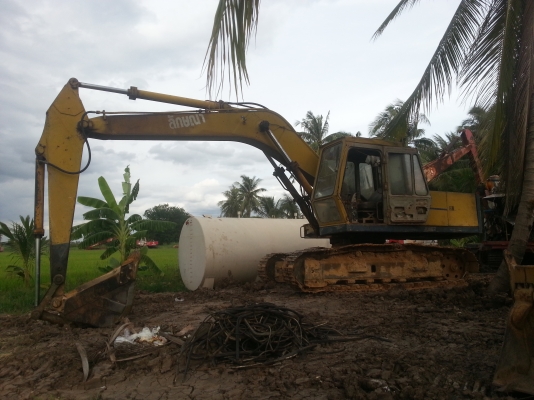 ขายอะไหล่ตัดรถแบคโฮ Komatsu pc200-2 มีหัวเก๋ง กระบอก โซ่แผ่น ปั๊ม กะโป๊ะ มอเตอร์