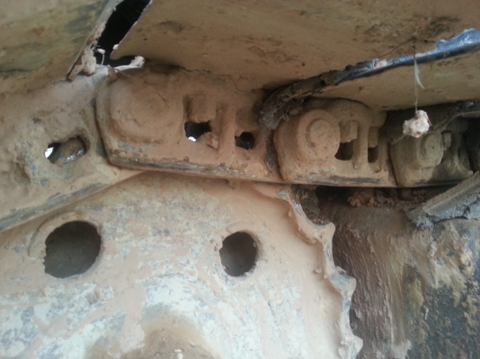 ขายอะไหล่ตัดรถแบคโฮ Komatsu pc200-2 มีหัวเก๋ง กระบอก โซ่แผ่น ปั๊ม กะโป๊ะ มอเตอร์