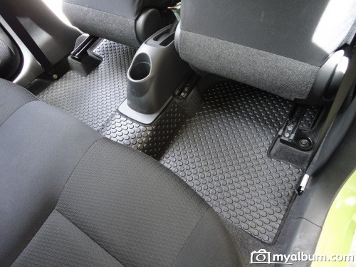 พรมปูพื้นรถยนต์คุณภาพดี พรมปูพื้นรถยนต์คุณภาพดี