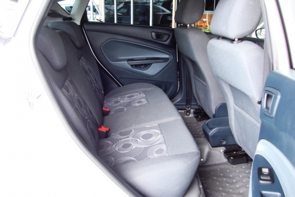 FORD FIESTA 1.6 AT TREND HATCHBACK 2010 สวยกริ๊ป