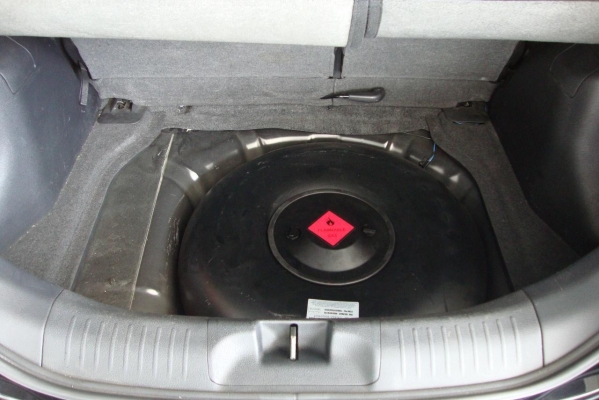 NISSAN Tiida 1.8 G TOP ปี 2007 สีดำ AT ระบบแก๊ส LPG ถังโดนัท