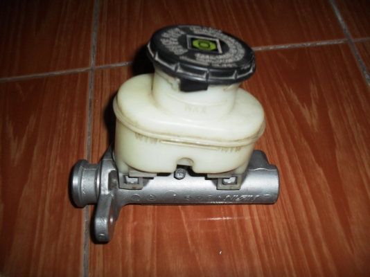 แม่ปั๊มเบรค ตัวบน ของ isuzu demax