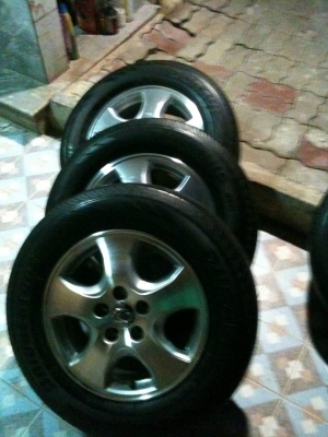 ขายแม็กเดิมวีโก้  พร้อมยาง ขอบ16 วิ่งไม่ถึง 500โล