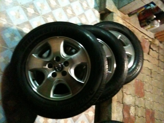 ขายแม็กเดิมวีโก้ พร้อมยาง ขอบ16 วิ่งไม่ถึง 500โล ขายแม็กเดิมวีโก้ พร้อมยาง ขอบ16 วิ่งไม่ถึง 500โล