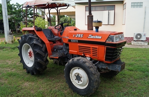 ขายรถไถ KUBOTA L1-295 ระบบ 4WD พวงมาลัยพาวเวอร์ ขายรถไถ KUBOTA L1-295 ระบบ 4WD พวงมาลัยพาวเวอร์