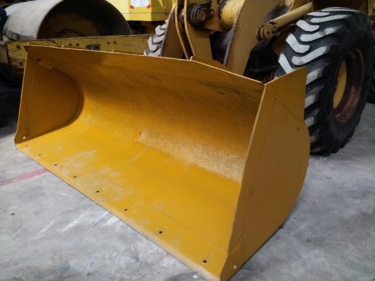 ขายรถตัก 910F ทำบุ้งกี๋ใหม่  สนใจติดต่อสอบถามได้ค่ะ 087-3310254 ค่ะ