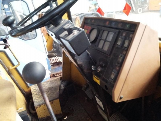 ขายรถตัก 910F ทำบุ้งกี๋ใหม่  สนใจติดต่อสอบถามได้ค่ะ 087-3310254 ค่ะ