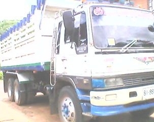 HINO FM 3H - 195 HP HO7D สิบล้อดั๊มพ์ 2 เพลา กระบะดั๊มพ์เหล็ก 12 ตันสภาพดีมีโรลบาร์อ้อยติดตั้งมาให้ครบพร้อมใช้งาน เครื่องแน่นแรงดี ภายในห้องเก๋งสวยครบ พวงมาลัยเพาเวอร์ ระบบเบรคทริ๊ปฟี้ ช่วงล่างยางสภาพดี 10 เส้นประมาณ 70\% พร้อมบรรทุกพร้อมใช้งานได้เลย เอกสา