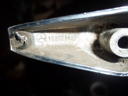 ขายมือเปิดประตูหน้าข้างขวา BENZ W108 พร้อมดอกกุจเเจ1ดอก