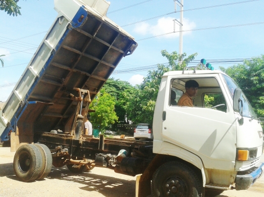 ขาย 6 ล้อดั้ม HINO FC 150 แรง (FC142A)(WO6D) ปี 42 ดั้มยิงหน้า คัซซีใหญ่ ๆ ช่วงล่างใหญ่ F หน้า+หลังแล้ว พวงมาลัยพาวเวอร์ สภาพสวยมาก พร้อมใช้งานสุดๆ ขาย 6 ล้อดั้ม HINO FC 150 แรง (FC142A)(WO6D) ปี 42 ดั้มยิงหน้า คัซซีใหญ่ ๆ ช่วงล่างใหญ่ F หน้า+หลังแล้ว พวงมาลัยพาวเวอร์ สภาพสวยมาก พร้อมใช้งานสุดๆ