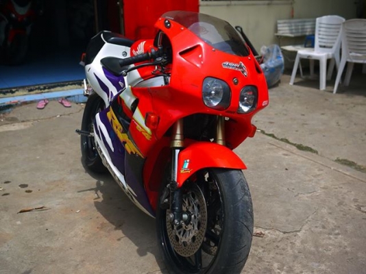 ขาย RVF Nc35 รถแท้ๆทะเบียนแท้ๆ ท่อ Akrapovic ปลอกแฮนด์ Givi น้ำมันเครื่องอย่างดีเพิ่งถ่าย คาร์บูร์เพิ่งล่าง กล่องแต่ง โมนมหนู โมคาร์บูร์แล้ว รถคันนี้เดิมทีเป็นรถผมเองขี่เองสภาพไม่ต้องพูดถึงตอนนี้ลูกค้ามาเทินร์สั่งตัวพันเลยฝากขาย ถ้ารถวิ่งไม่ถึง200คืนเงินเ