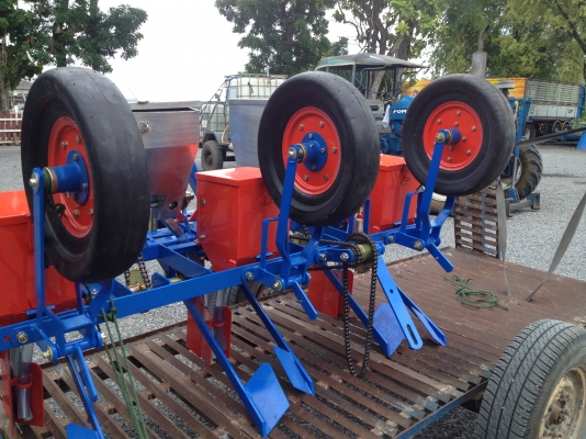 ขายเครื่องหยอดข้าวโพด 3 ร่อง(เครื่องใหม่) ช่างคิด ขายเครื่องหยอดข้าวโพด 3 ร่อง(เครื่องใหม่) ช่างคิด