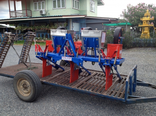 ขายเครื่องหยอดข้าวโพด 3 ร่อง(เครื่องใหม่) ช่างคิด