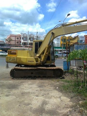 ขายรถแบ็คโฮ komatsu pc120 รุ่น 3 เอกสารอินวอยซ์ โซ่ใหม่ เครื่องปั๊มเดิม เจ้าของซื้อเก่านอกมา